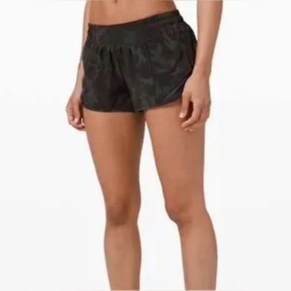 Lululemon 2.5” Hotty Hot Short - Camo with undershorts drawstring Size 6 - Picture 1 of 9